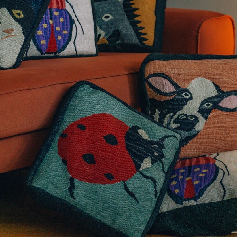 Ladybug El Dokuması Kırlent