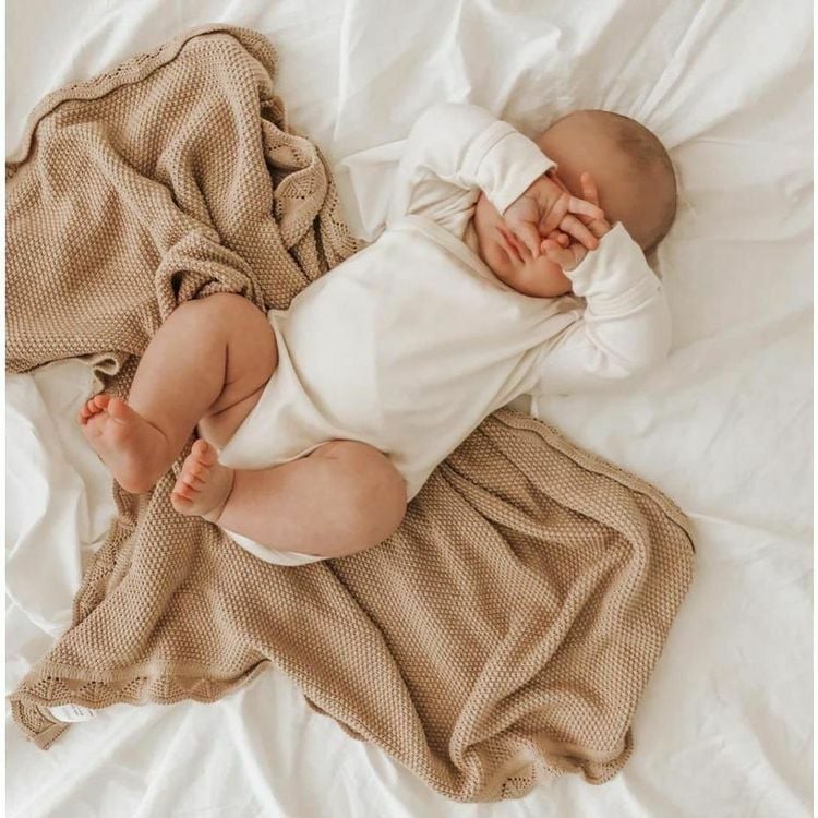 How Should Newborn Babies Be Dressed in Autumn and Winter?