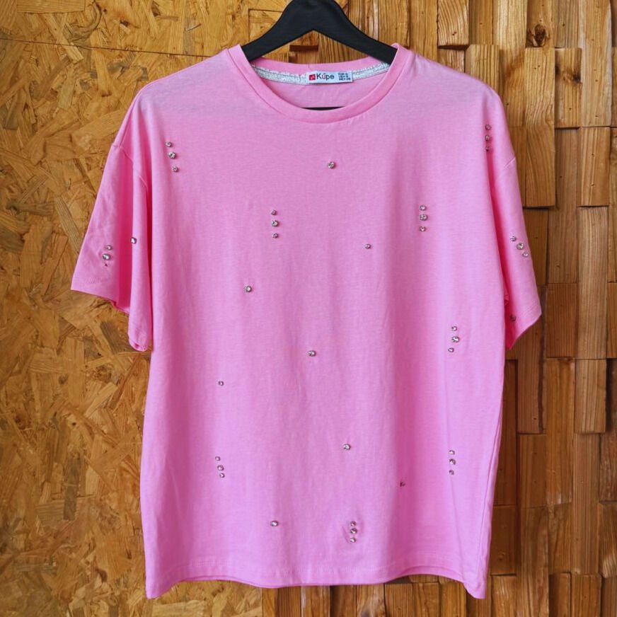 Taş işlemeli yuvarlak yakalı T-shirt – sade, ışıltılı ve rahat