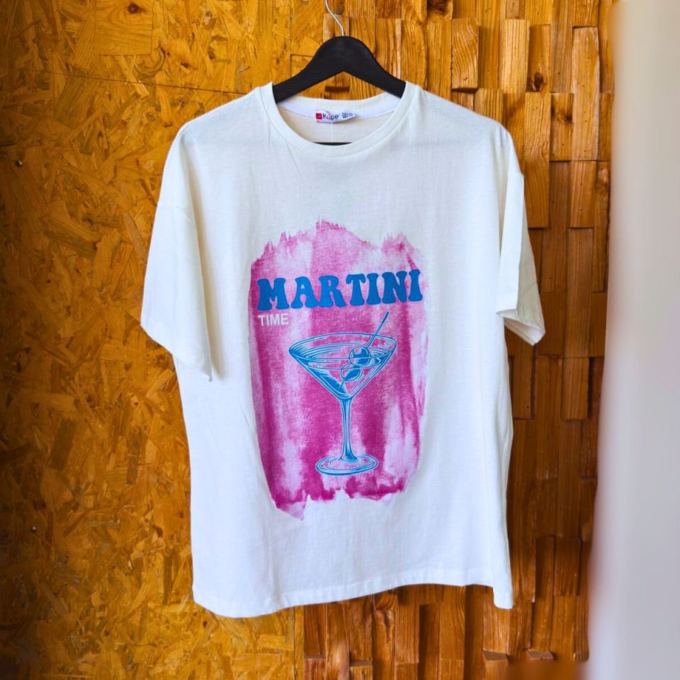 Baskılı kadın T-shirt, üç şık renk seçeneğiyle “Fincan” tasarım
