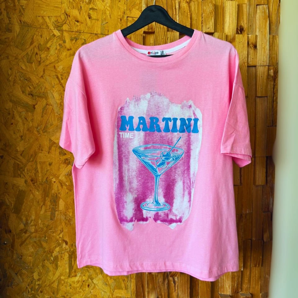 Baskılı kadın T-shirt, üç şık renk seçeneğiyle “Fincan” tasarım
