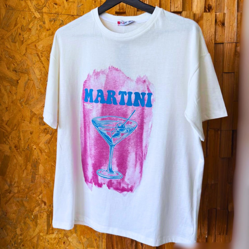 Baskılı kadın T-shirt, üç şık renk seçeneğiyle “Fincan” tasarım