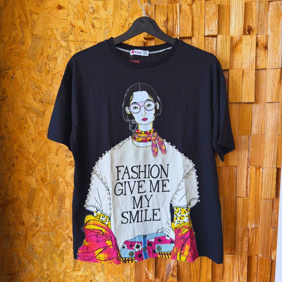 Baskılı ve taş işlemeli beyaz T-shirt – Basic Koleksiyon