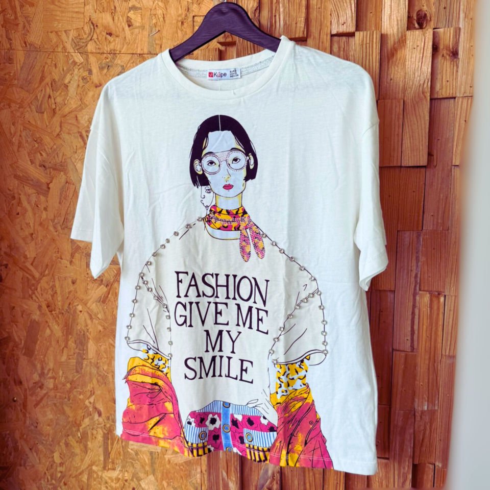 Baskılı ve taş işlemeli beyaz T-shirt – Basic Koleksiyon
