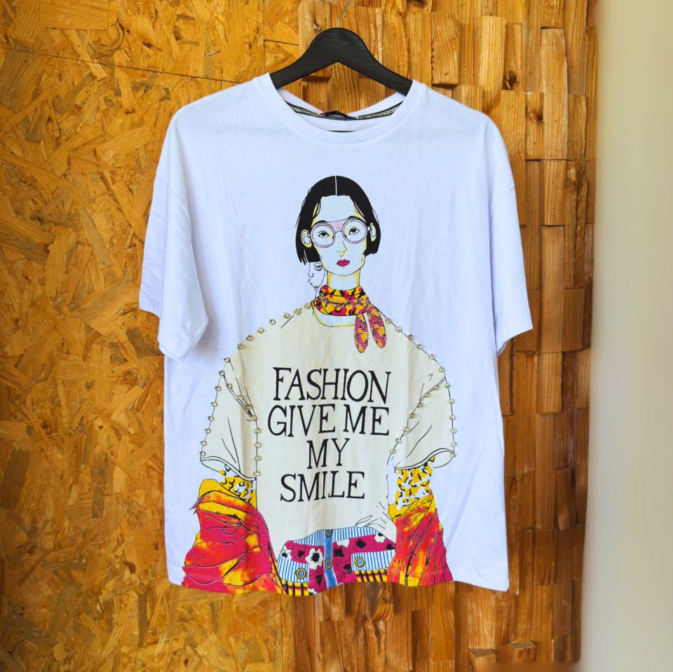 Baskılı ve taş işlemeli beyaz T-shirt – Basic Koleksiyon