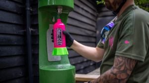 Muc-Off Bottle For Life Bundle Bisiklet Temizleme Şişesi ve 4'lü Punk Powder