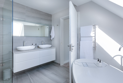 Banyo Temizliğinde Kireç Lekelerinden Kurtulmanın Etkili Yolları