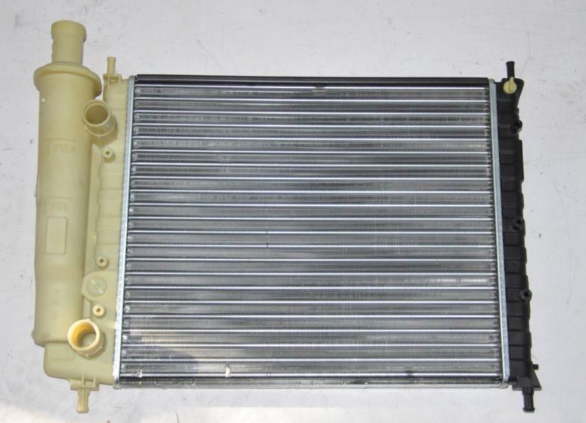 Fiat Brava 1.6 16 клапанный радиатор водяной (без датчика адсорбера) Valeo Brand 732788