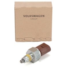 Volkswagen Golf 5 Переключатель задней передачи оригинальный Vag Brand 02T945415P