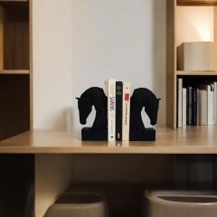 At Kitap Tutucu