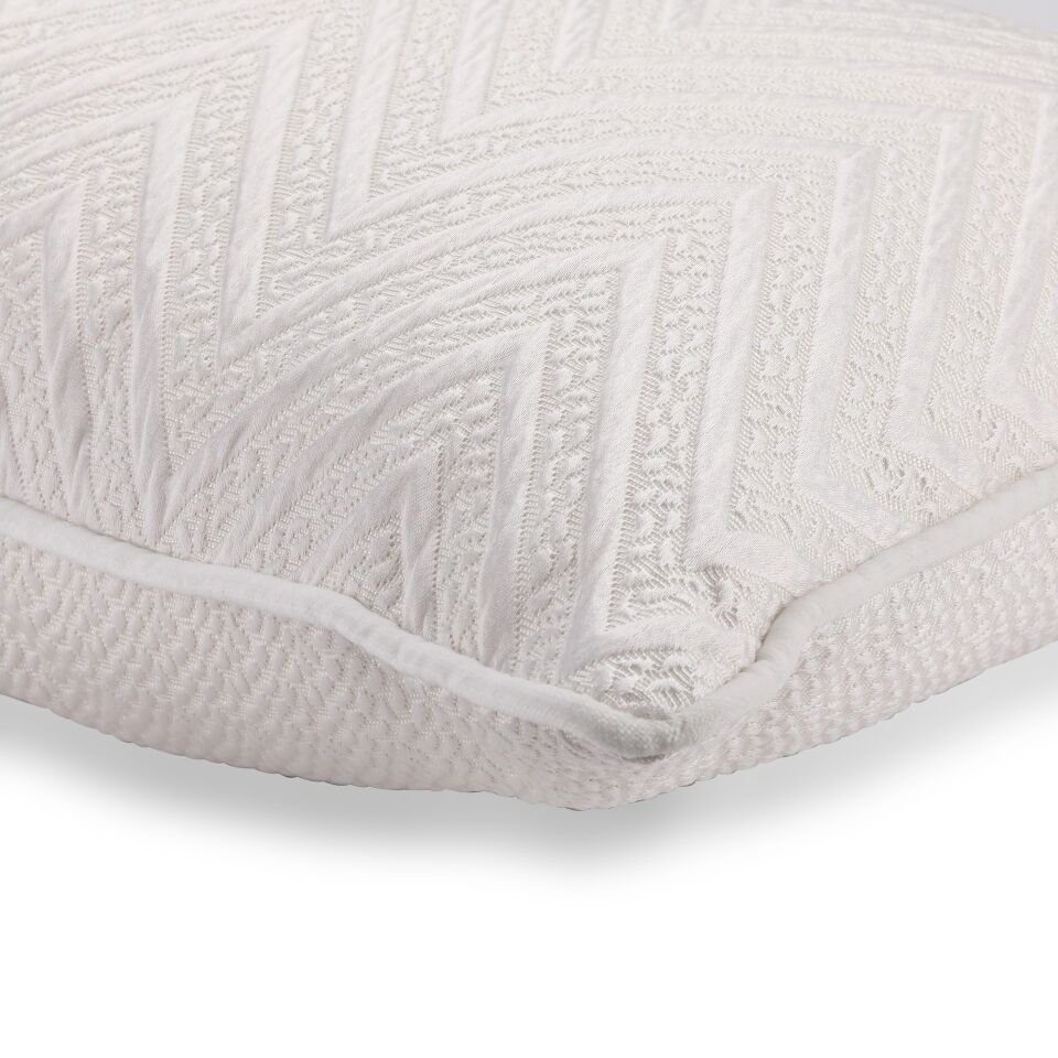 Fiona Saten Kabartmalı Zigzag Desenli 35*65 Biyeli Kırlent Beyaz
