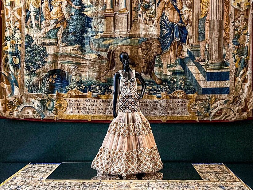 Louvre’da Bir Moda Masalı: Zamanda Yolculuk