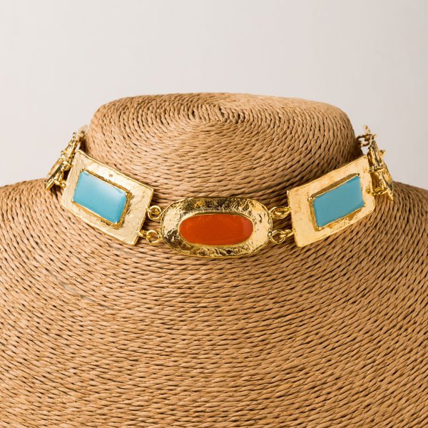 NEFERTITI CHOCKER