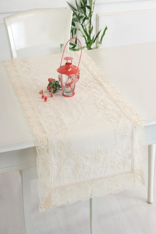Buldan Kumaşı Dantelli İplik İşlemeli Runner