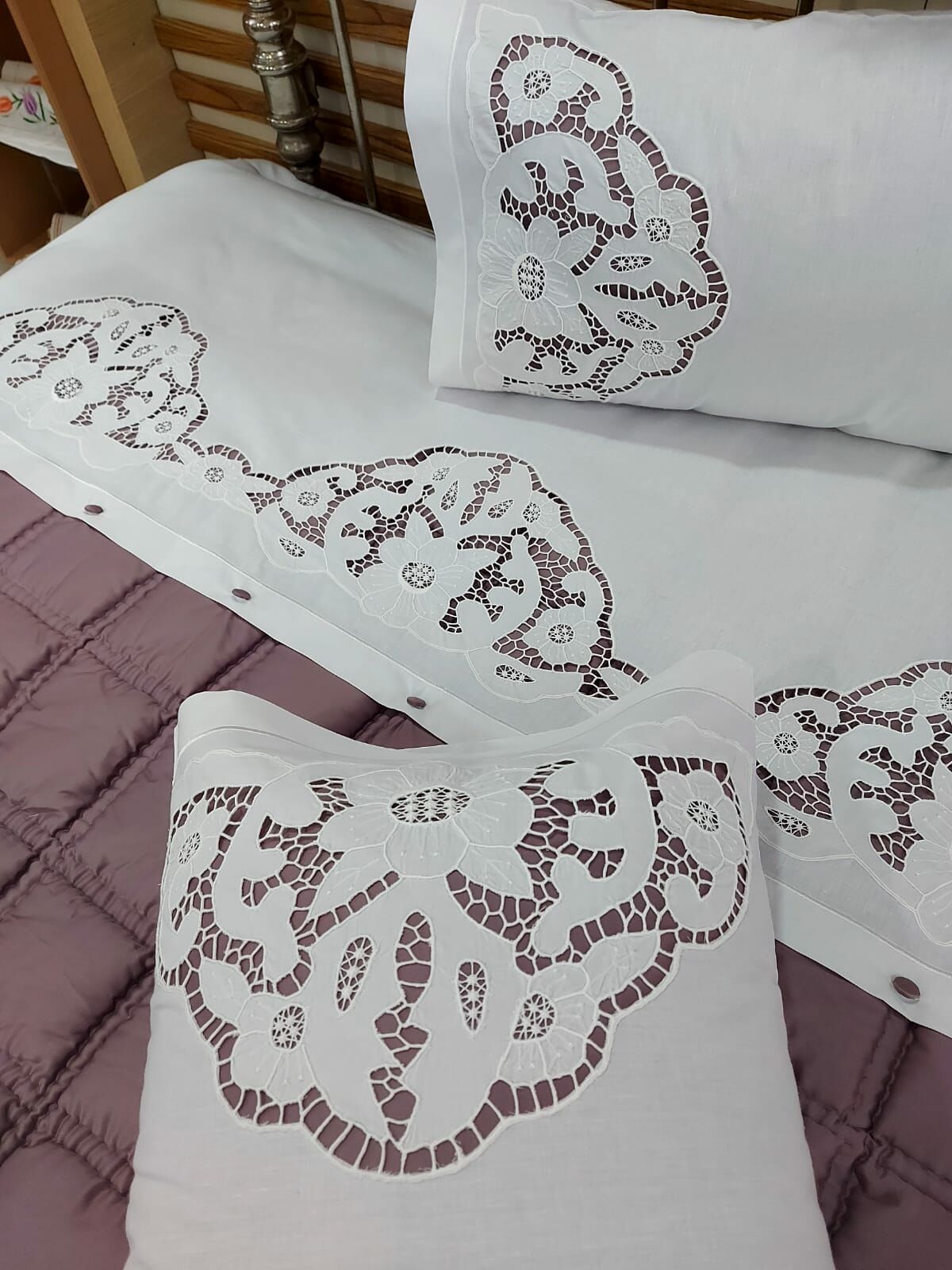 BEYAZ İŞ YORGAN TAKIMI (ÜRÜNLERİMİZ GÖRSEL AMAÇLIDIR SİPARİŞ ALINIR)