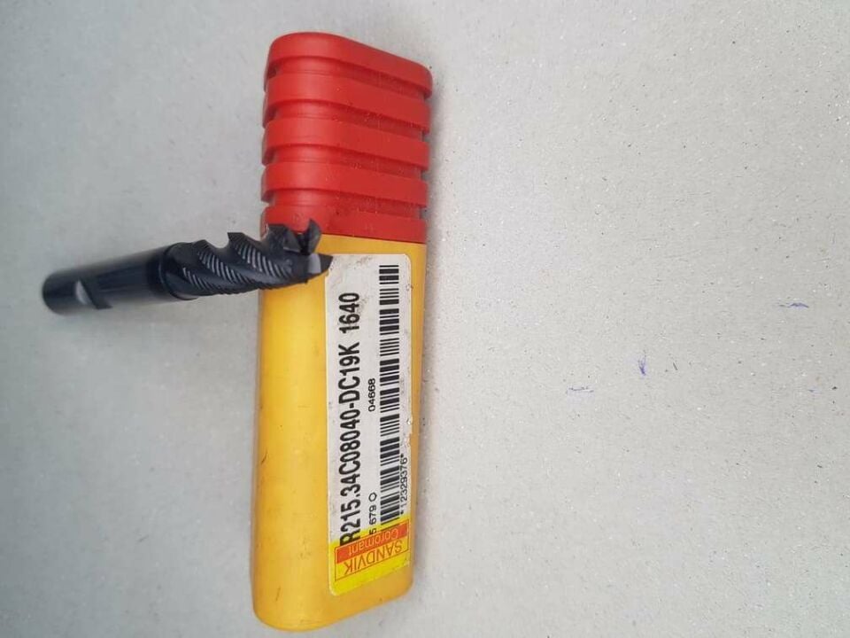 Sandvik R215.34C08040-Dc19K 1640 D=8mm Kabatalaş Freze