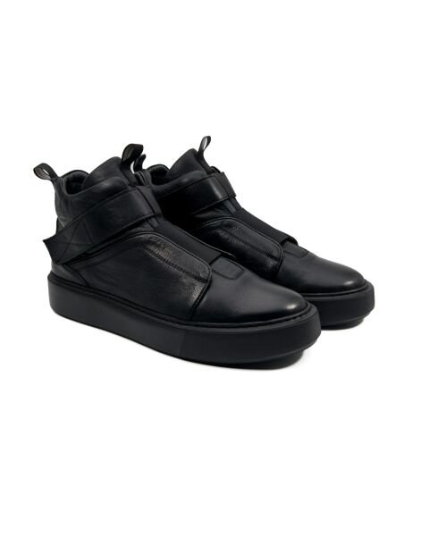 حذاء رياضي رجالي من الجلد الطبيعي باللون الأسود من Uludağ