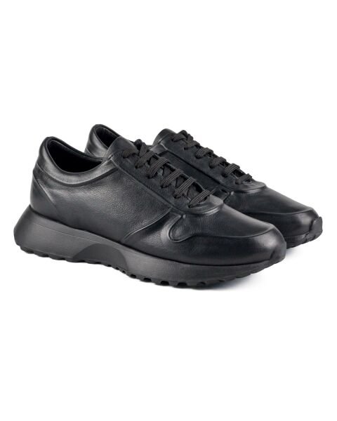 حذاء رياضي (سنيكر) من الجلد الطبيعي باللون الأسود للرجال