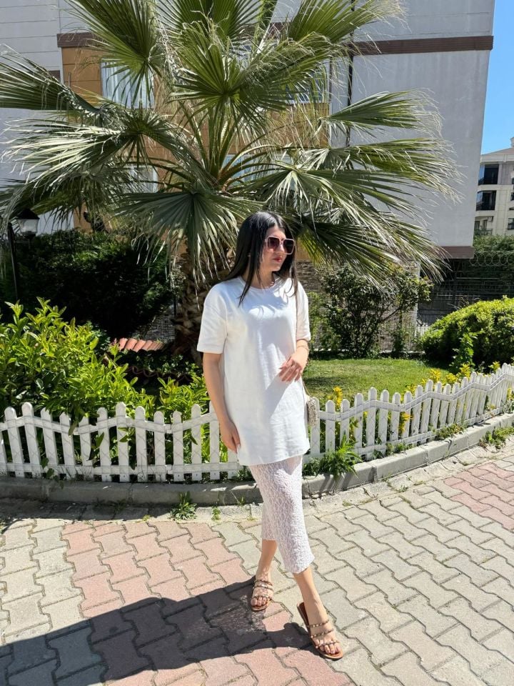 yeni sezon tasarım eteği dantelli tshirt ekru