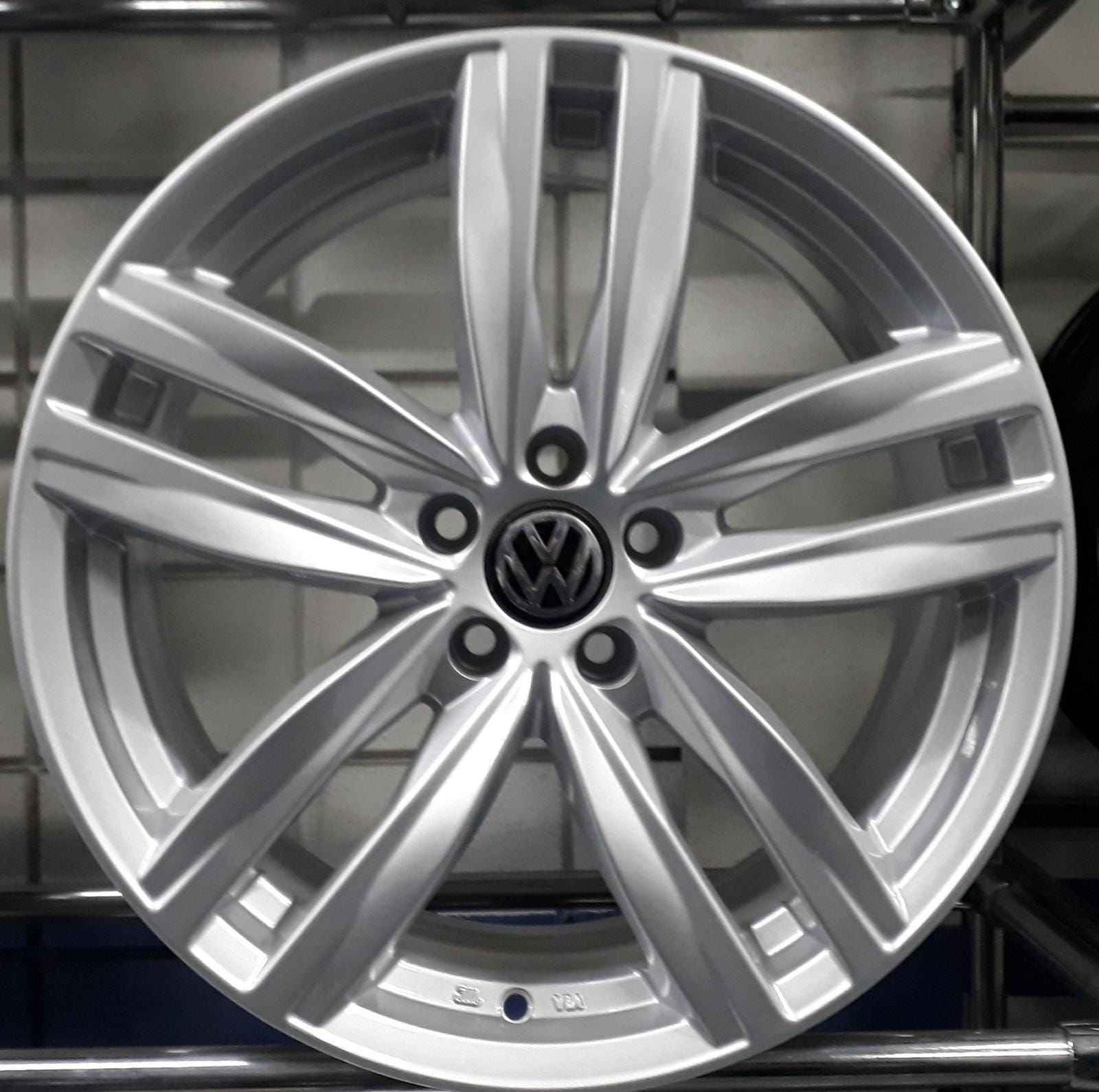 Tiryakiler 17J 5X100 7.5X17 E35 57.1 SILVER SLK-1611 JANT