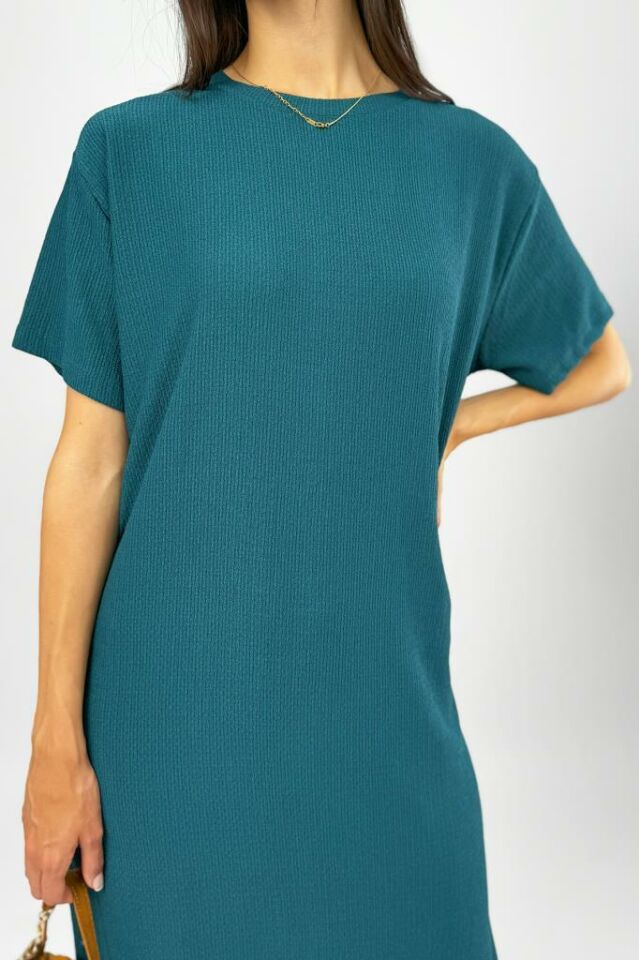 Kadın Bürümcük Kumaş Yırtmaçlı Oversize Kısa Kol Bisiklet Yaka Midi Boy Elbise Petrol - S/M