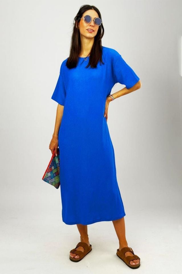 Kadın Bürümcük Kumaş Yırtmaçlı Oversize Kısa Kol Bisiklet Yaka Midi Boy Elbise Saks Mavi - L/XL