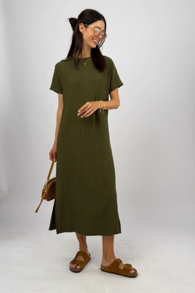 Kadın Bürümcük Kumaş Yırtmaçlı Oversize Kısa Kol Bisiklet Yaka Midi Boy Elbise YEŞİL - S/M