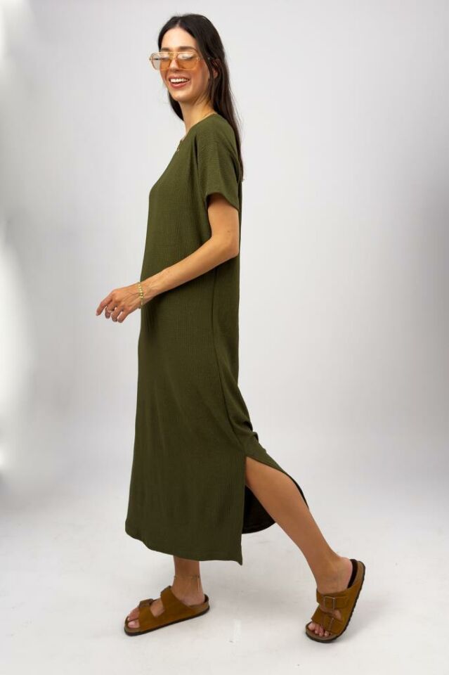 Kadın Bürümcük Kumaş Yırtmaçlı Oversize Kısa Kol Bisiklet Yaka Midi Boy Elbise YEŞİL - S/M