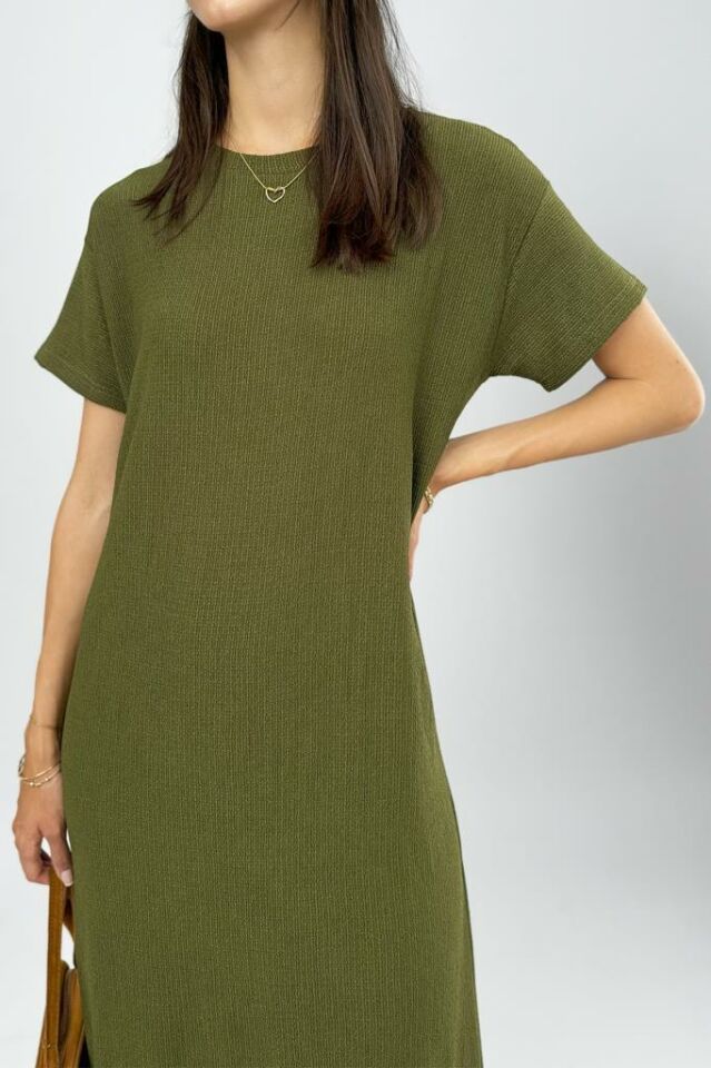 Kadın Bürümcük Kumaş Yırtmaçlı Oversize Kısa Kol Bisiklet Yaka Midi Boy Elbise YEŞİL - S/M