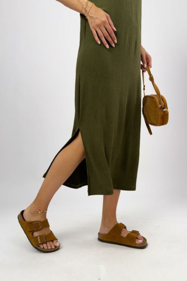 Kadın Bürümcük Kumaş Yırtmaçlı Oversize Kısa Kol Bisiklet Yaka Midi Boy Elbise YEŞİL - S/M