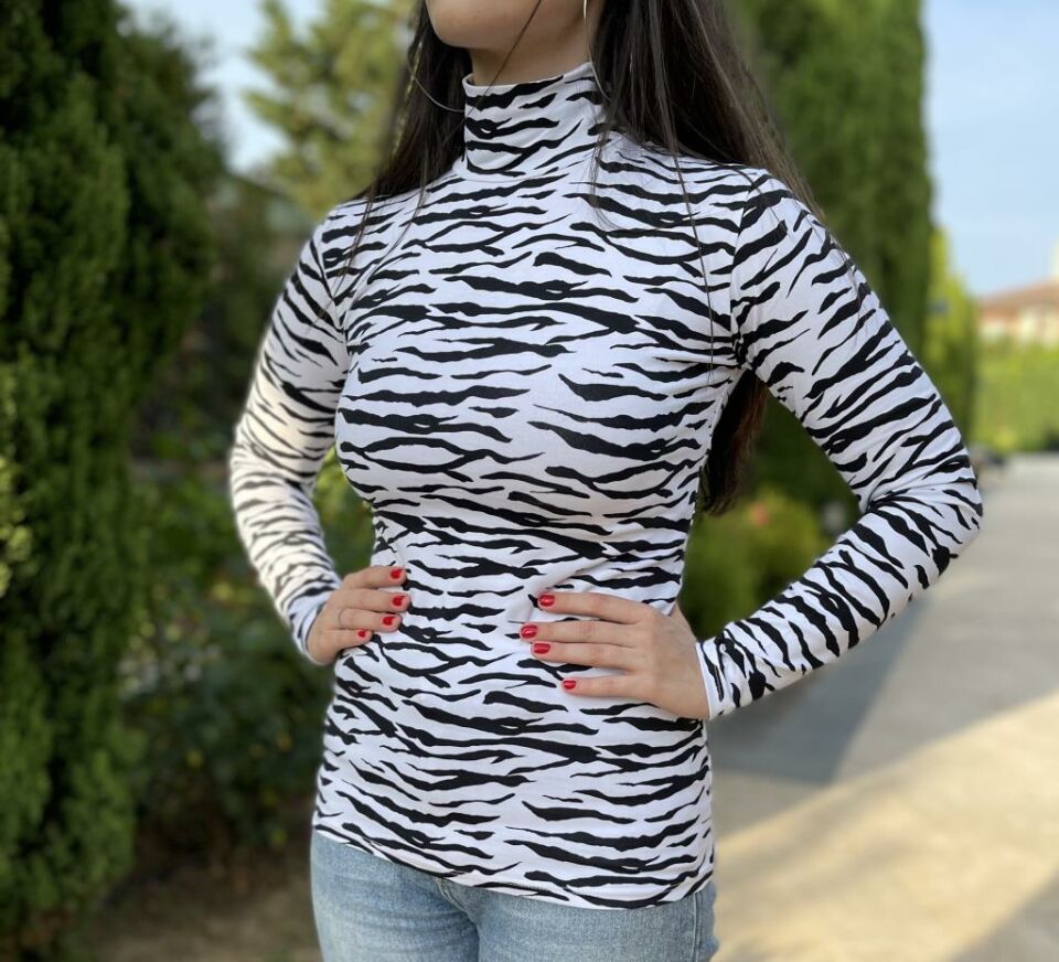 Kadın Uzun Kollu Yarım Balıkçı Yaka 1 Adet Zebra - S/M