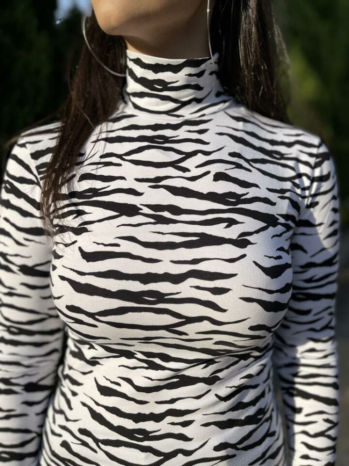 Kadın Uzun Kollu Yarım Balıkçı Yaka 1 Adet Zebra - S/M