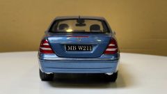 KYOSHO - MERCEDES BENZ - E-CLASS BERLINE (W211)