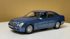 KYOSHO - MERCEDES BENZ - E-CLASS BERLINE (W211)