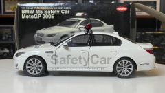 KYOSHO - BMW M5 (E60) SAFETY CAR MOTOGP 2005