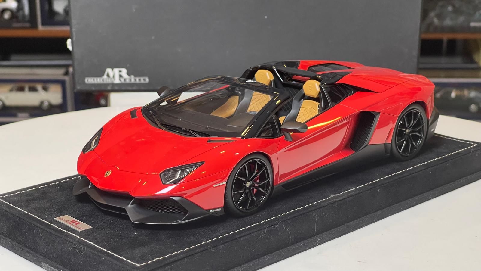 MR-MODELS LAMBORGHINI AVENTADOR LP-700 ROADSTER RED