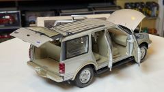 UT-MODELS - FORD USA - EXPEDITION XLT SUV 2001