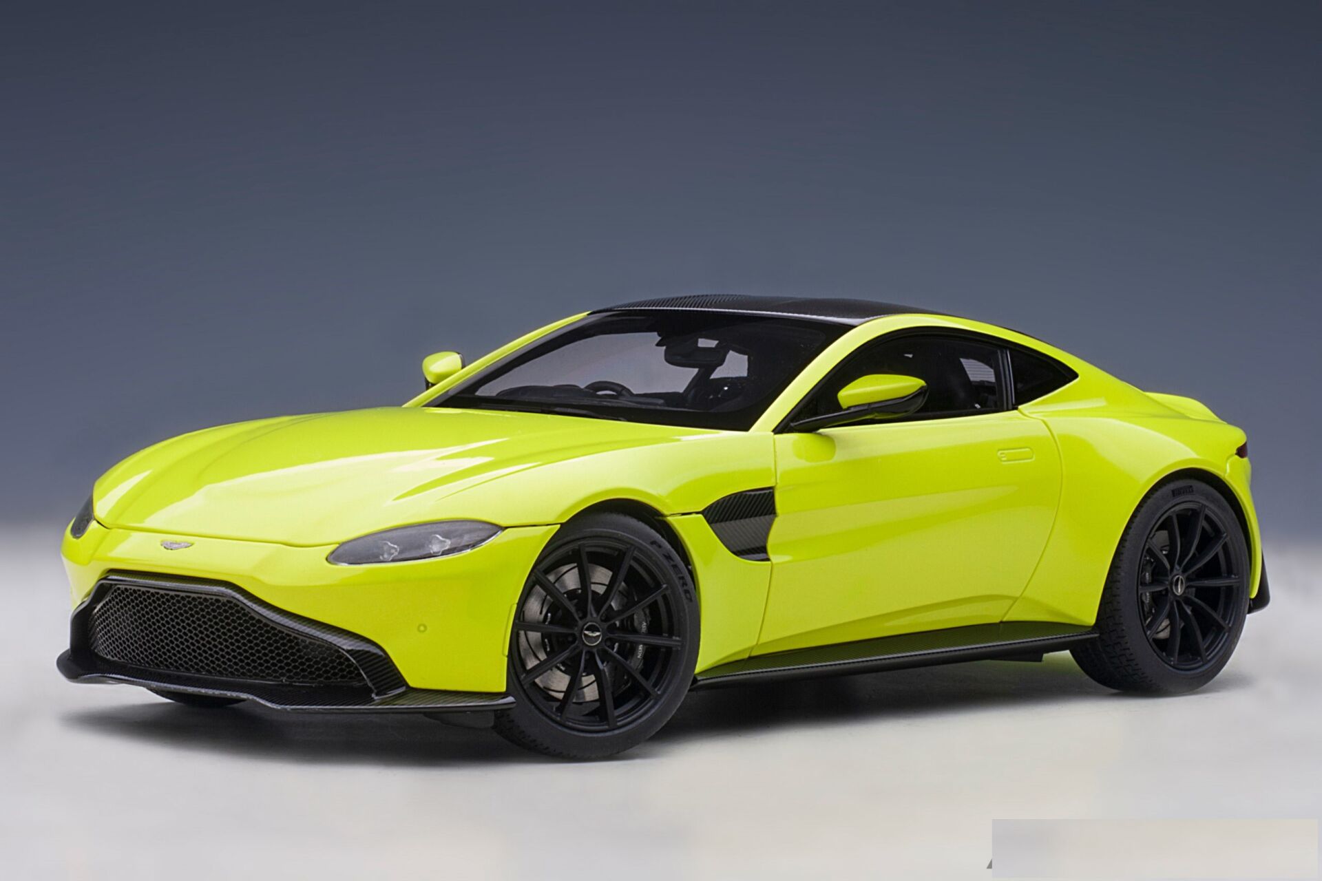 Aston Martin Vantage 2019 (Lime Essence)