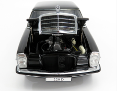 AUTOART MERCEDES BENZ 220D/8 LIMOUSINE 1969