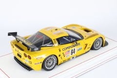 AUTOART - CHEVROLET - CORVETTE C6R TEAM CORVETTE RACING N 64 WINNER 24h LE MANS GT1 CLASS 2005 O.GAVIN - O.BERETTA - J.MAGNUSSEN