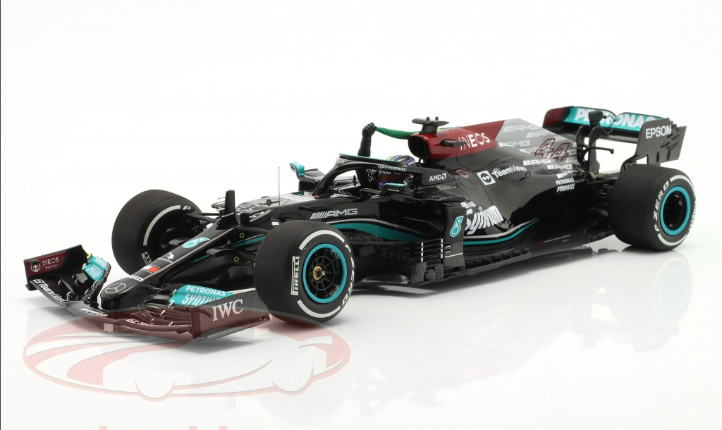 MINICHAMPS - MERCEDES GP - F1 W12 MERCEDES M12 EQ POWER+ TEAM AMG PETRONAS MOTORSPORT FORMULA ONE N 44 WINNER BRAZILIAN GP (WITH FLAG) 2021 LEWIS HAMILTON