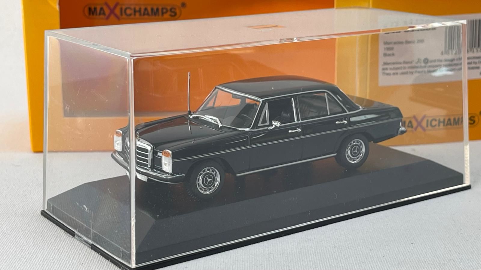 MINICHAMPS - MERCEDES BENZ - 200D (W114/115) 1968