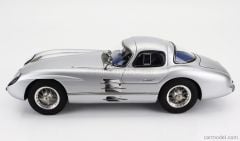 CMC - MERCEDES BENZ - 300 SLR UHLENHAUT COUPE 1955 WITH FIGURE - BLUE INTERIOR