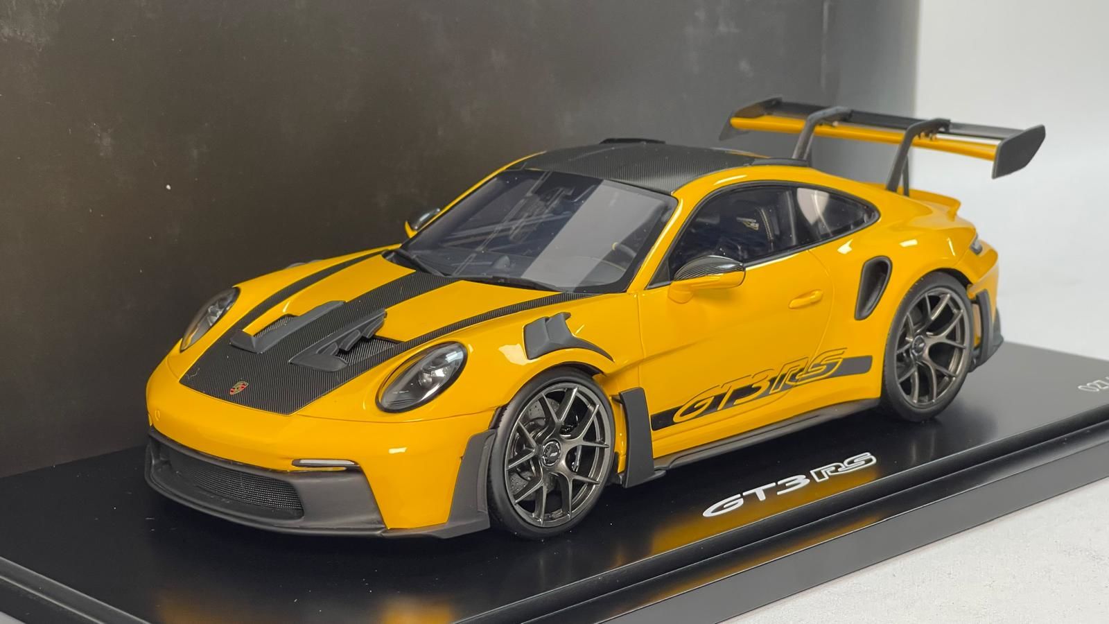 SPARK-MODEL - PORSCHE - 911 992 GT3 RS COUPE 2022 - CON VETRINA - WITH SHOWCASE