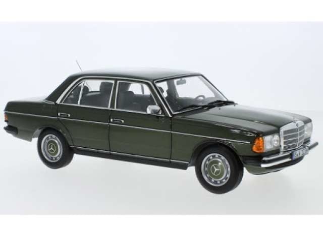 Mercedes Benz 200 W123, cypress green