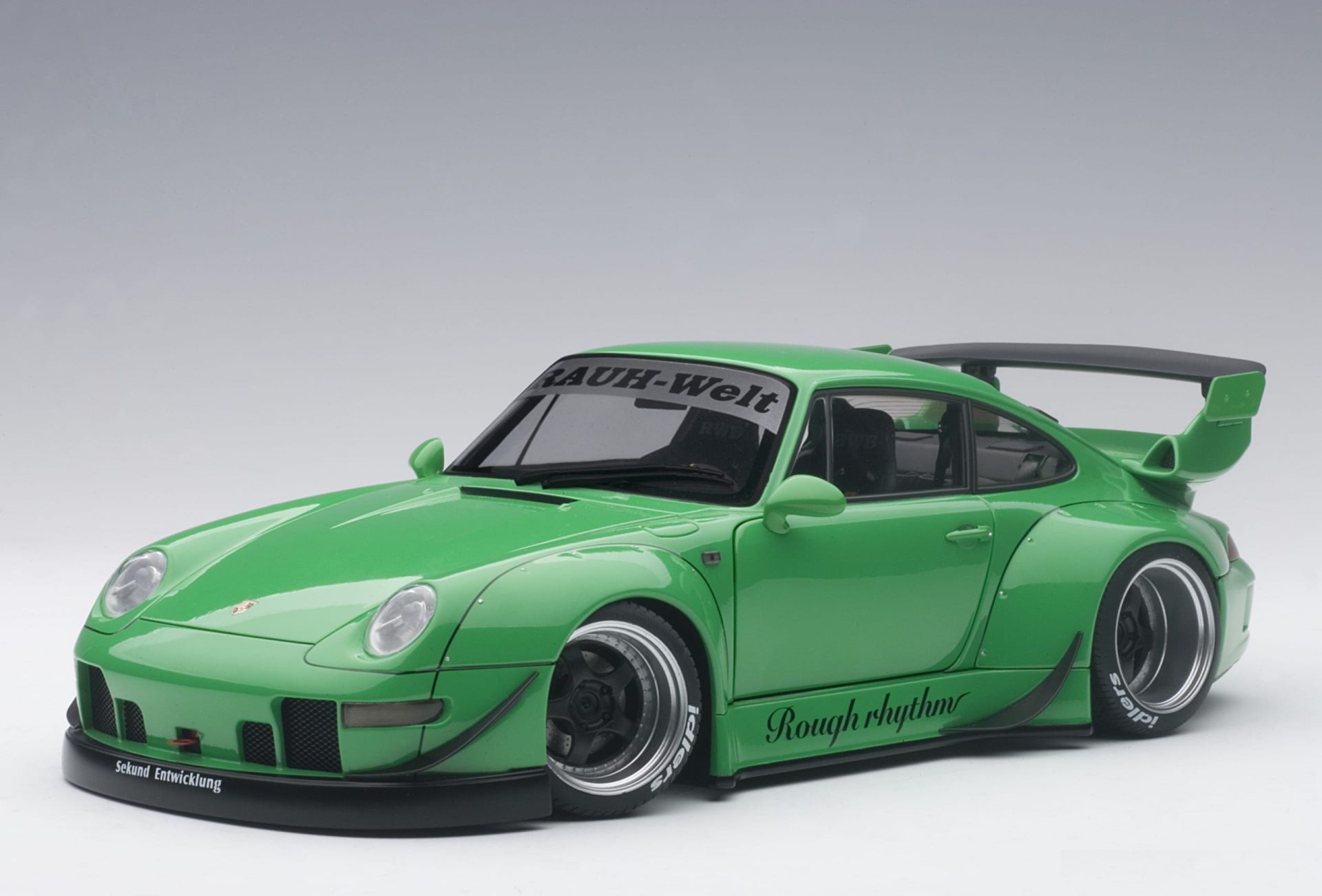 AUTOART - PORSCHE - 911 993 RWB RAUH WELT BEGRIFF 1996