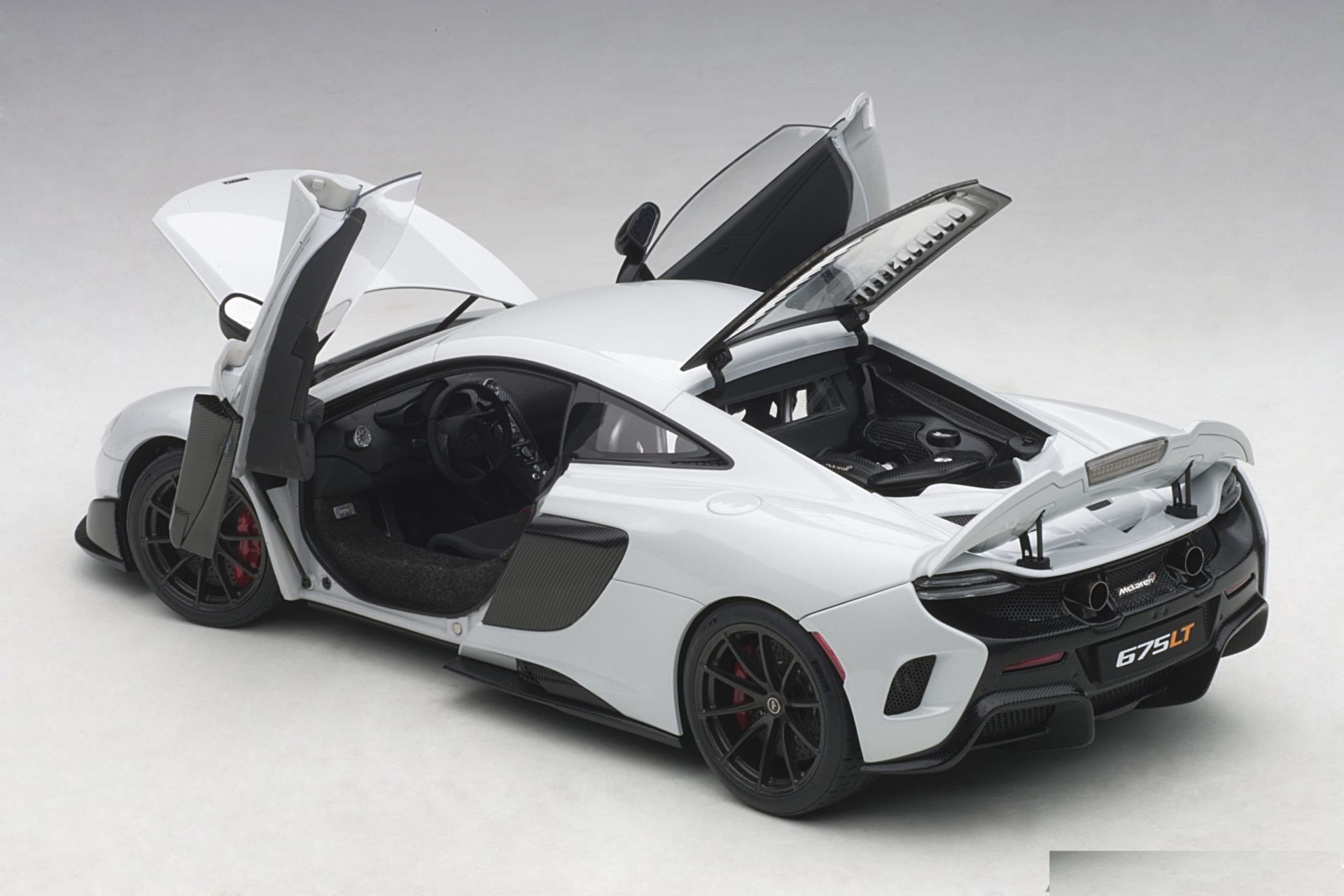 AUTOART - McLAREN - 675LT 2015