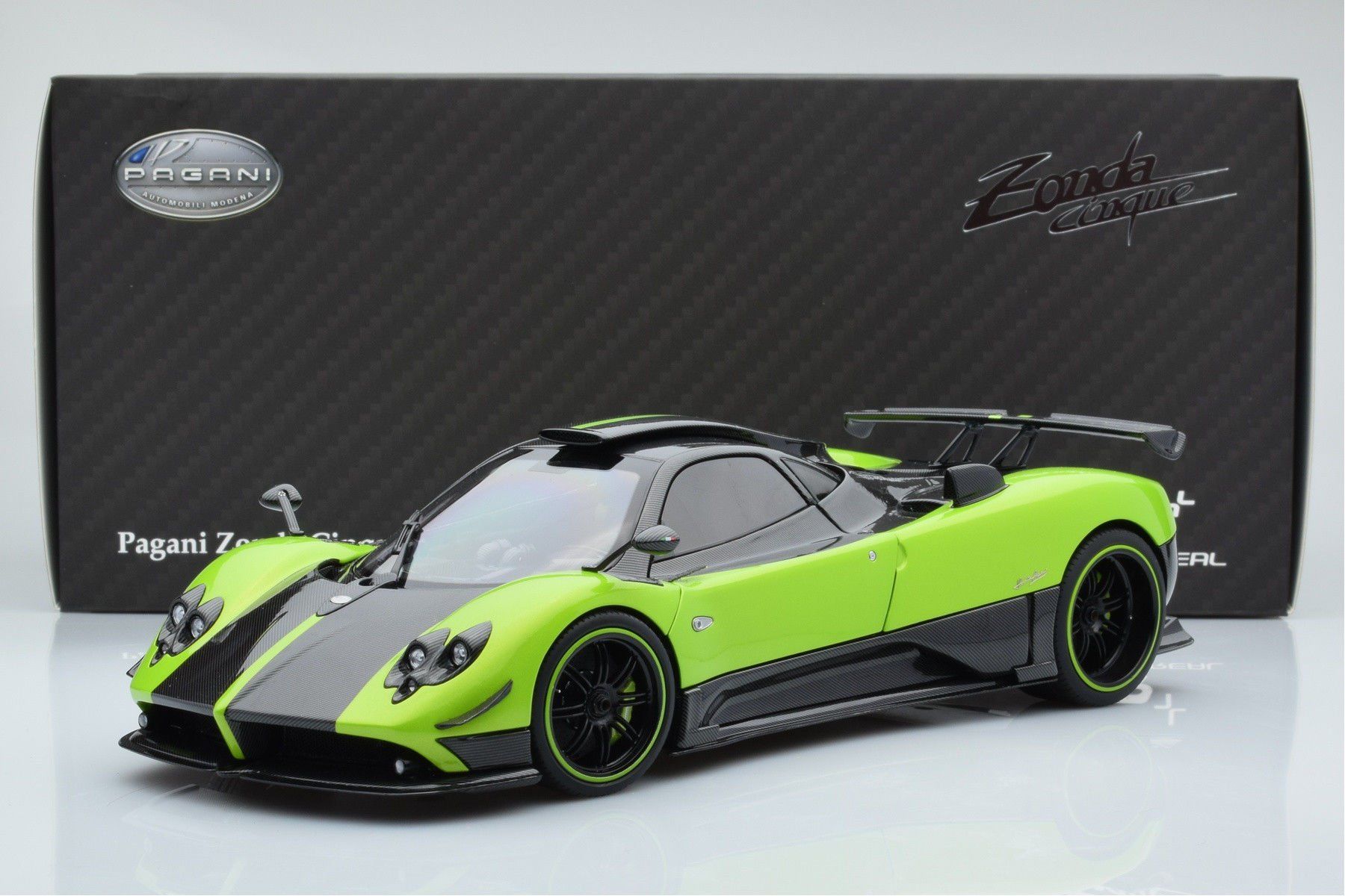 Almost Real 1:18 Pagani Zonda Cinque Coupé year 2009