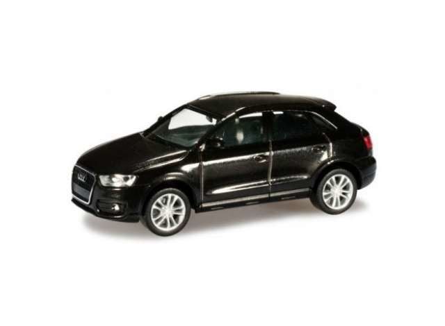 Audi Q3, black metallic