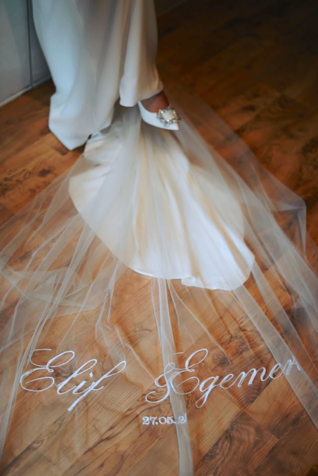 Name & Date Veil